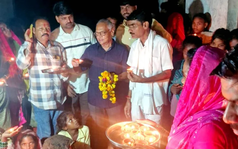 पूर्व सांसद श्री शेजवलकर ने “सेवा-संकल्प अभियान” के तहत “आशीर्वाद का दीया” कार्यक्रम का शुभारंभ आदिवासी…
