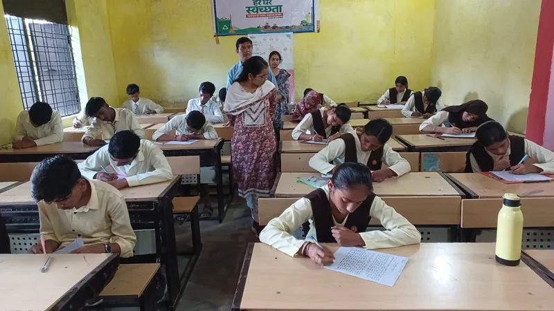 सेवा संकल्प अभियान के तहत आयोजित निबंध प्रतियोगिता का विभिन्न विद्यालयों में पहुंच जिला पंचायत सीईओ ने किया…