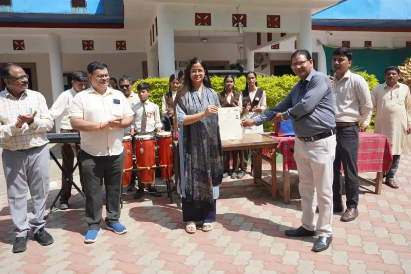 एम्प्लॉयी ऑफ द मंथ’: सुनीता सनोडिया और कमलकिशोर चौधरी सम्मानित