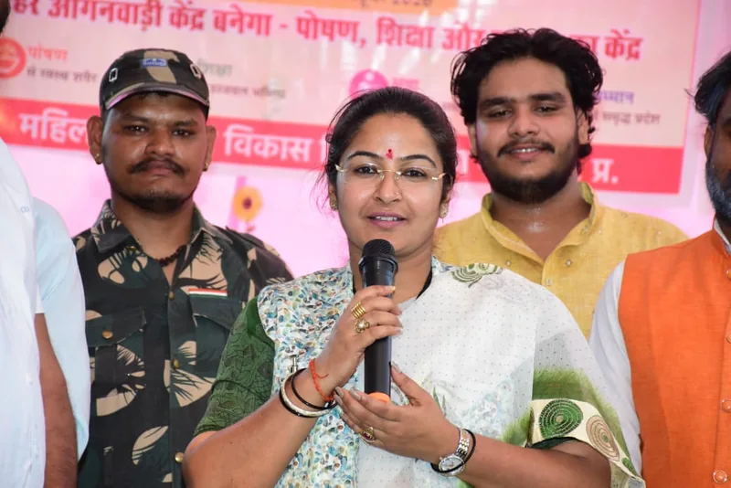 बम्हौर और बराकला आंगनवाड़ी केंद्रों में आंगन मिलन कार्यक्रम आयोजित