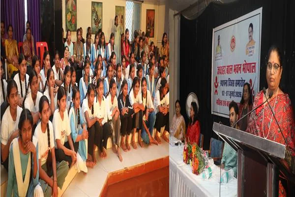 जवाहर बाल भवन कार्यक्रम में बैठे बच्चों और मंच पर वक्ता के दो दृश्यों का संयोजन